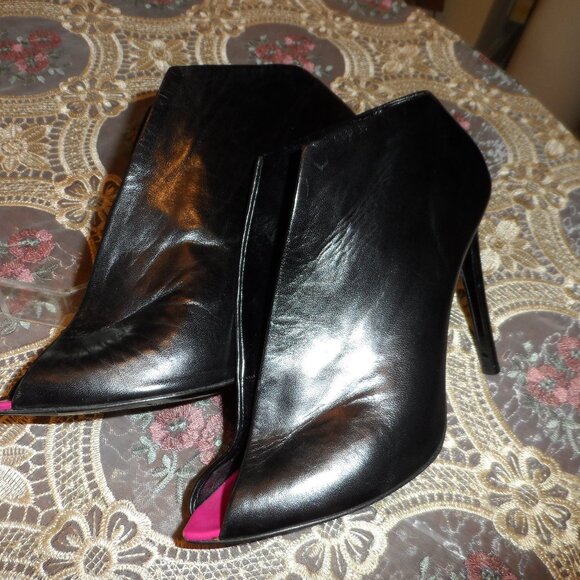 Balenciaga Black Calf Leather Heeled Ankle Boots Size 38 1/2B - Picture 1 of 16